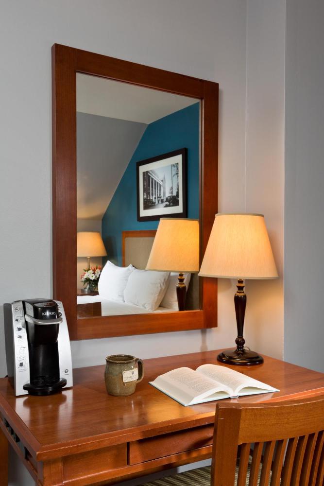 Standard King Room interior